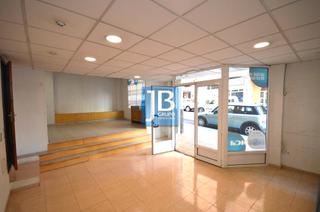 Lloguer Local Comercial  Carrer dels bisbes. Local en alquiler zona abu masaifa