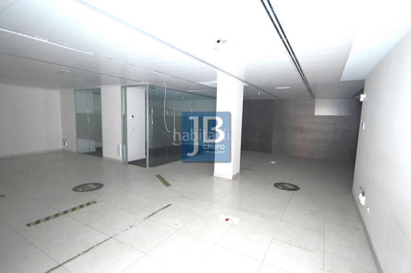 Foto 2db077c5-1594-40c8-8d9c-19cd1a77b49a. Alquiler local comercial magnifico local en el Centro en Xirivella
