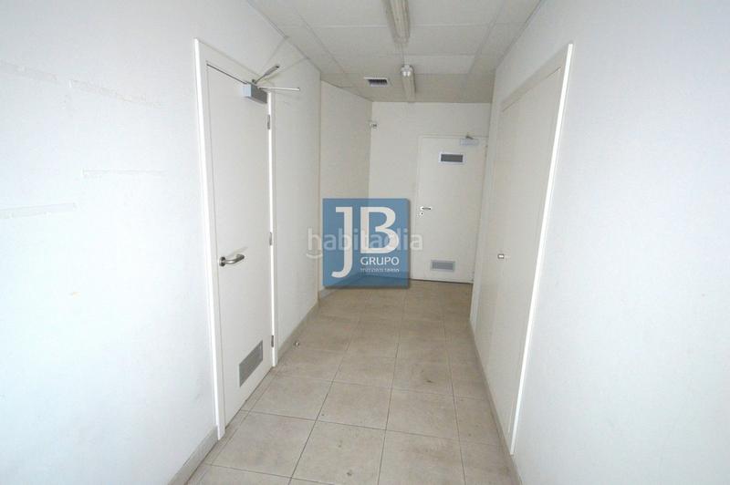 Foto bc9d0e6b-ac4e-4b64-a4af-317a272d9838. Alquiler local comercial magnifico local en el Centro en Xirivella