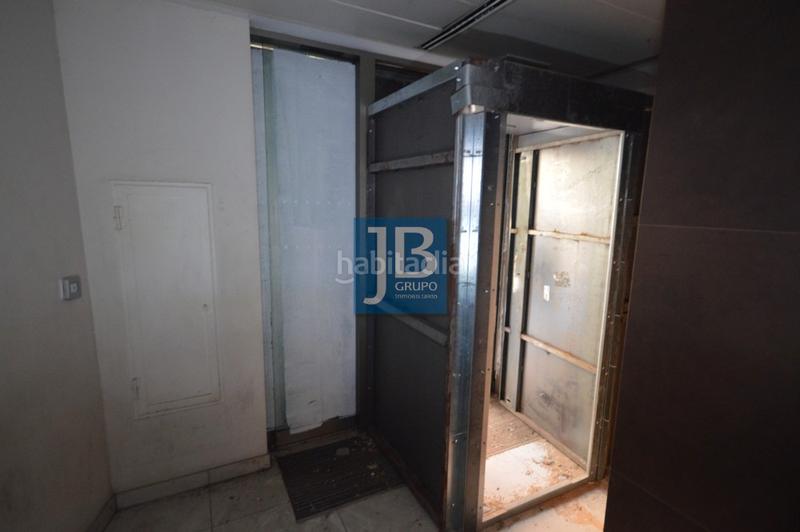 Foto f328f645-cf80-4712-9d1a-87ba8620af8c. Alquiler local comercial magnifico local en el Centro en Xirivella