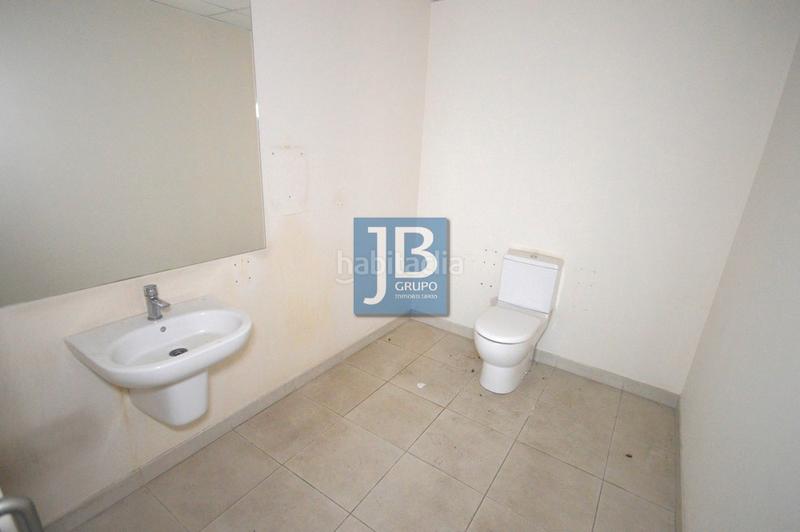 Foto 3342c4a1-c17a-438c-be78-ce949db932b0. Lloguer local comercial a Centro Xirivella