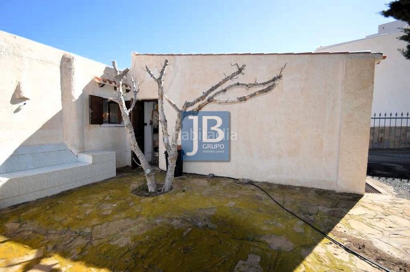 Foto d672b819-12b8-4d21-a12d-36f0ce03d3d6. Xalet amb xemeneia aparcament a Mojácar playa - las ventanicas - la paratá Mojácar