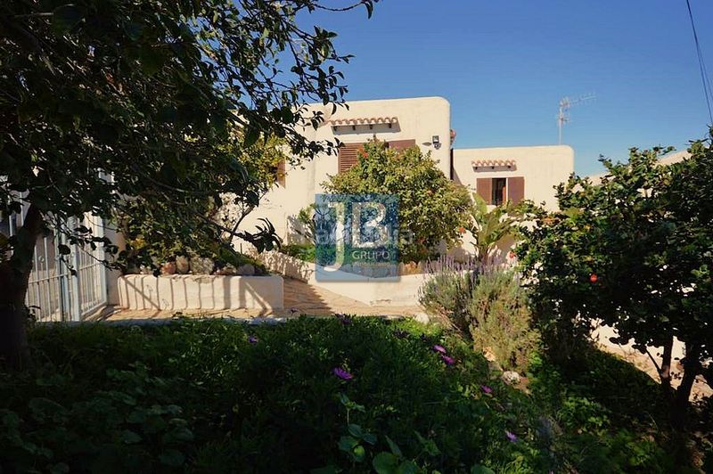 Foto da0208ad-627b-4503-ab3c-ca5070017d34. Xalet amb xemeneia aparcament a Mojácar playa - las ventanicas - la paratá Mojácar