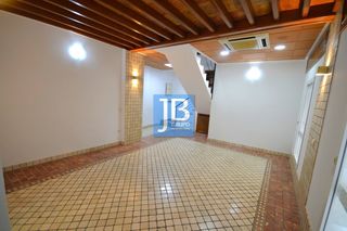 Business premise in Plaça de la Bassa