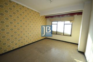Etagenwohnung in Llosa de Ranes. Piso para reformar