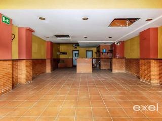 Local Comercial a Vinyets-Mol Vell. Local comercial en planta baja de edificio residencial en sant b