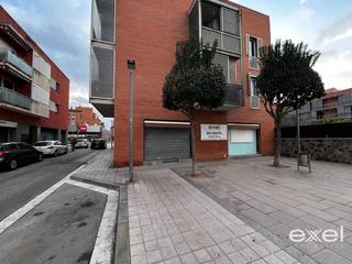 Local Comercial a Eixample. Local esquinero en sant joan despi centro.