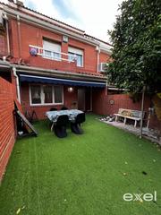 Miete Reihenhaus in Centre. Casa adosada en sant joan despí  zona centro junto al canal.