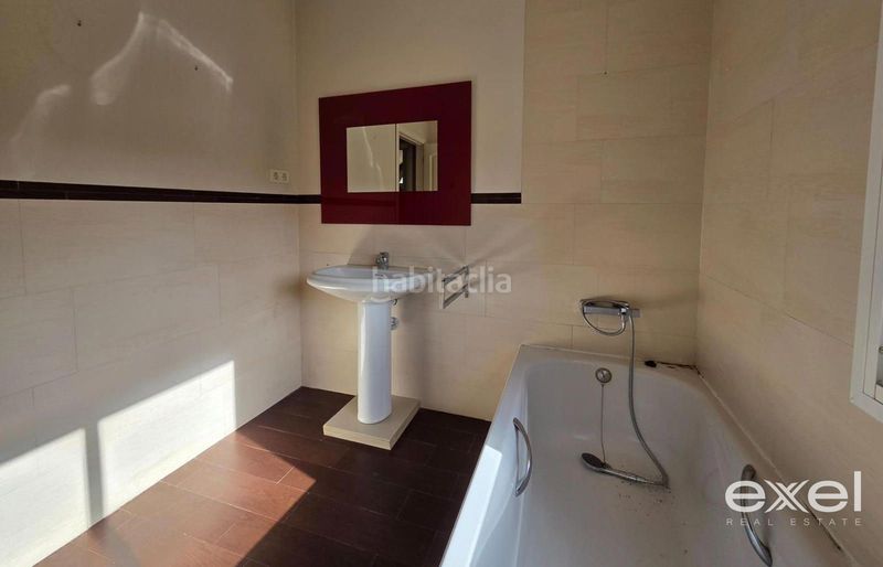 Foto 315e8c31-1f6d-401f-a0f6-b96ec252a881. Casa amb aparcament a Canyelles