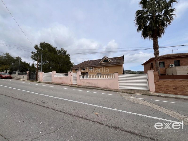 Foto acccf2b9-1f7b-4b89-8cc8-e146d0bda6ac. Casa amb aparcament a Canyelles