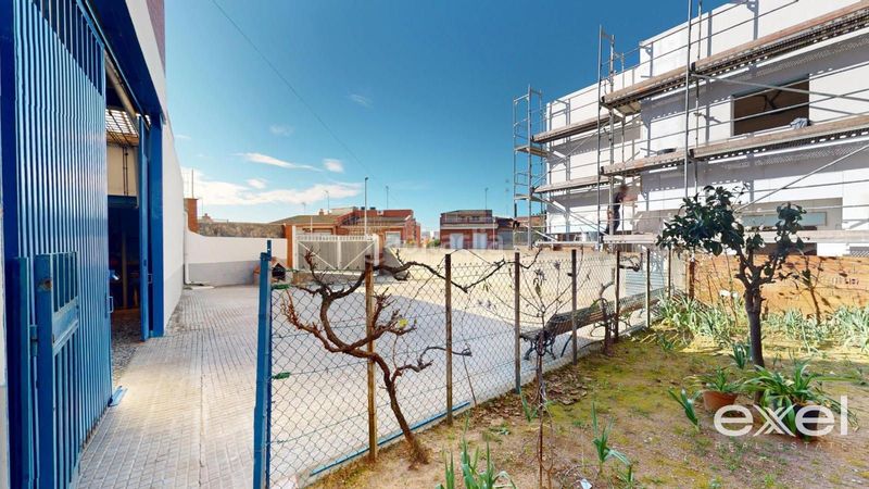 Foto 0720ccc2-9d94-4a53-a53b-ce9426252af5. Casa amb aparcament a La Roureda Viladecans