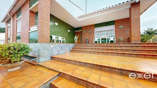 Casa in La Roureda. Casa exclusiva con garaje para 20 coches.