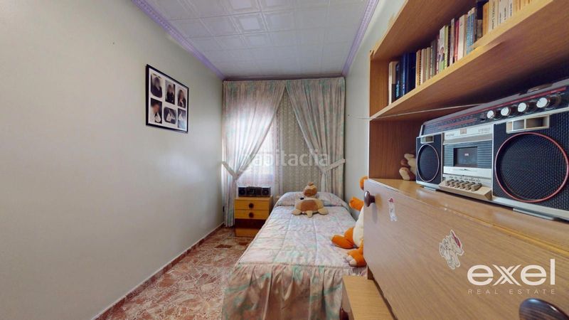 Foto 3f46bd83-2faa-445e-a557-2c657f423192. Casa amb aparcament a La Roureda Viladecans