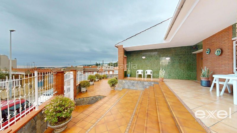 Foto 6c7e7c52-3029-4c6e-8399-f37336eeb5e9. Casa amb aparcament a La Roureda Viladecans