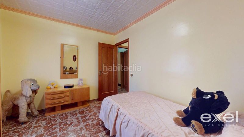 Foto beb79ac2-7759-4d2a-b50d-d42db6397783. Casa amb aparcament a La Roureda Viladecans