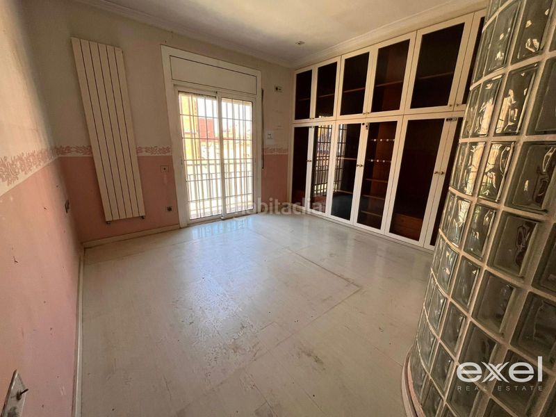 Foto bd6b7052-7faa-455a-ae60-99ce42814dc5. Casa amb aparcament a Centre Prat de Llobregat (El)