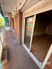 Appartement à Centre. Piso exterior de 3 habitaciones con balcón en pleno centro de sa