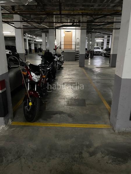 Foto 02664532-f50c-4ed4-9768-4f0c4ef92575. Parking coche en calle fernández de ribera 16 en Barrio del Nervión Sevilla