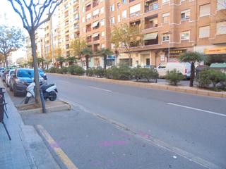 Parking voiture à Avinguda de valència 34