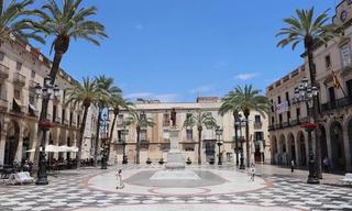 Edifici  Carrer de sant pau. Edificio en el centro de vilanova i la geltrú con muchas posibil