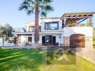 Chalet in Centre-Platja. Castellplatja darochalet