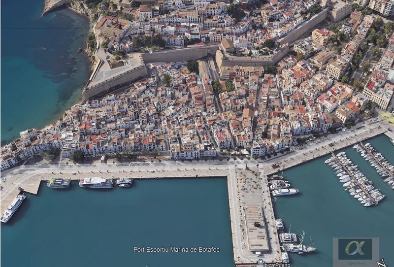 Foto 0d57053f-faa4-4e65-ad80-05ebd015ea6e. Edifici a Dalt Vila-La Marina Ibiza