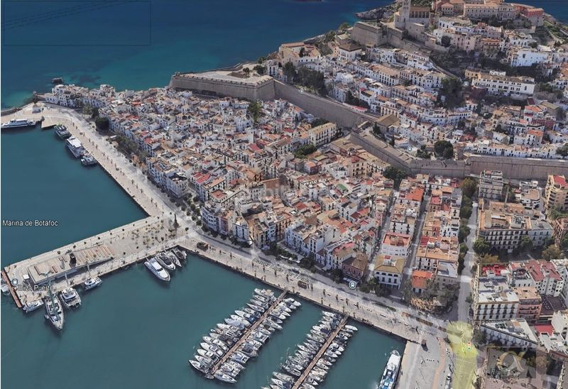 Foto 9767dba0-1096-46dd-bf01-113aafba8c6d. Edifici a Dalt Vila-La Marina Ibiza