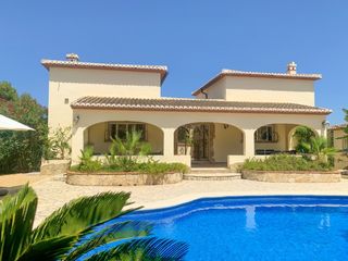 Casa  Calle lago como. Villa privada de 4 habitaciones en venta en las laderas, j�vea