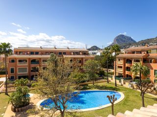 Apartament  Avenida furs. Impresionante �tico en el puerto de javea con terraza privada