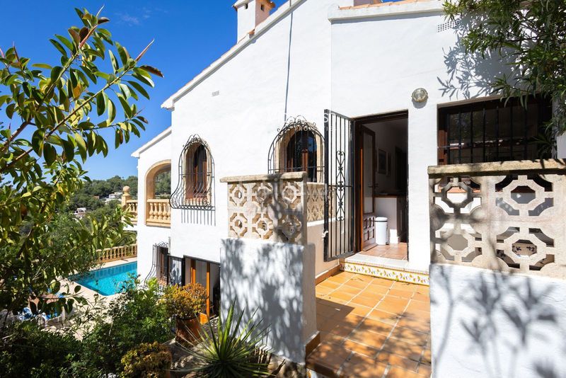 Foto 74a3a4dc-e3f4-4404-87dd-5db8774e6556. Casa amb calefacció aparcament piscina a La Granadella - Costa Nova Xàbia