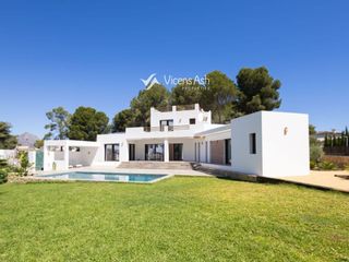 Maison  D'aguila, 13. Villa moderna junto al mar en venta en jávea
