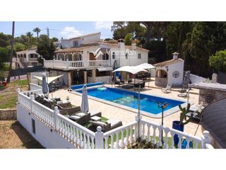 Casa  Cap marti, 361. Villa con impresionantes jardines y pista de tenis.
