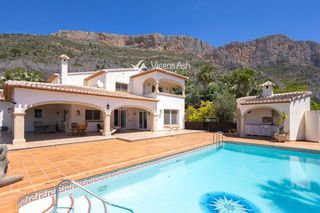Casa  Aries, 26. Gran chalet a la venta en el montgo, javea.
