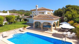 House  Lago como. Preciosa villa de 3 dormitorios en venta en las laderas, jávea