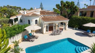 Haus  Andrea mantegna. Villa reformada a la venta en pinosol, javea.