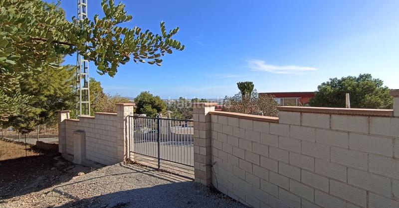 Foto 20bb55e4-d36e-46a0-b8bb-1730c7ac40e0. Chalet con piscina in Fontcalent Alicante