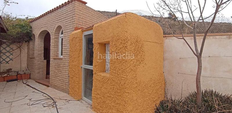 Foto 35ca01dd-461d-4b7e-b442-c6eefa526136. Chalet con piscina in Fontcalent Alicante