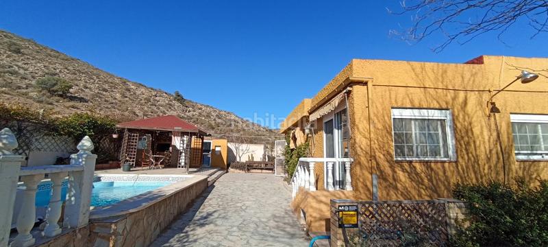 Foto 76775ab3-faf6-45a8-a51b-bcbddefe7001. Chalet con piscina in Fontcalent Alicante
