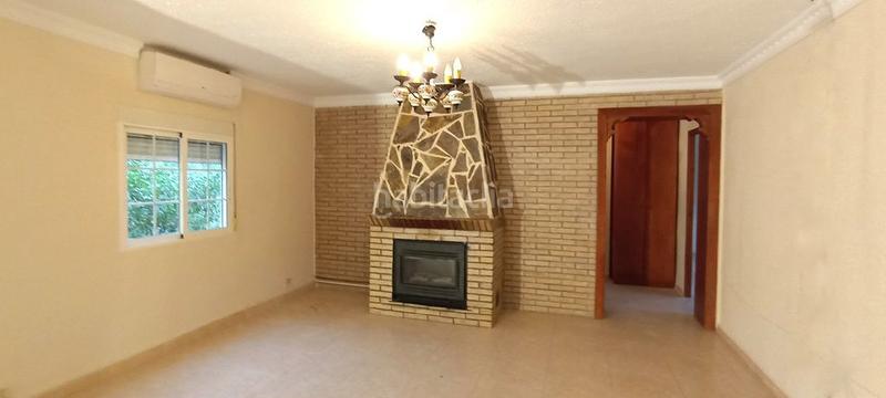 Foto d91dba21-8c61-4399-87ce-f076bceeec78. Chalet con piscina in Fontcalent Alicante