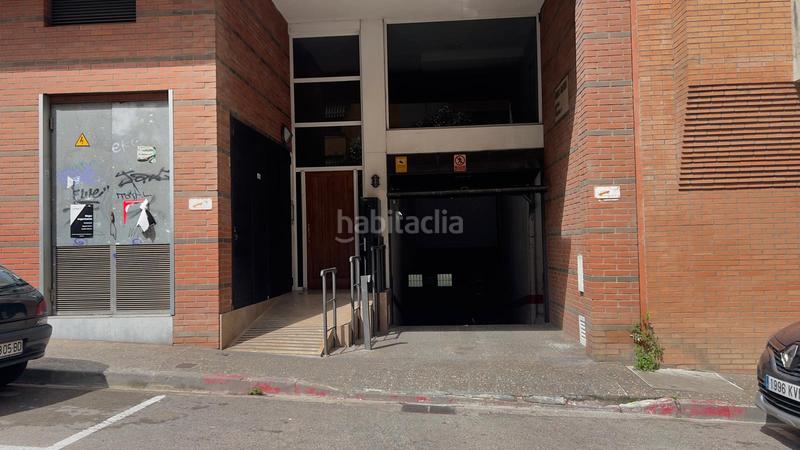 Foto 501c3ba8-f3b3-4fe6-8e69-45dee193c2d4. Aparcament cotxe a carrer del castell de solterra 16 a Girona