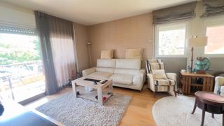 Pis a La Devesa. Pis cantoner amb terrassa a la zona de la devesa – girona
