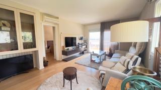 Pis  Carrer de pau casals. 110 m2, 3 hab., 2 banys, terrassa, opcio a parking