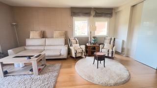 Pis  Carrer de pau casals. 110 m2, 3 hab., 2 banys, terrassa, opcio a parking