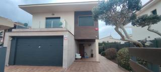 Xalet a Sant Julià de Ramis. Casa unifamiliar amb jardí de 500 m², molt ben conservada, a pro