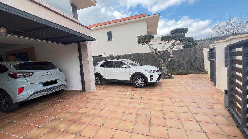 Foto a2eda2e4-3549-4654-a9da-53cd05cb818f. Chalet casa unifamiliar amb jardí de 500 m², molt ben conservada, a prop de girona en Sant Julià de Ramis