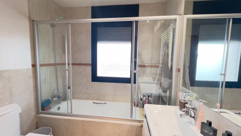 Foto e1ec8eb0-6005-4c0b-9ff1-08367ff1b58d. Chalet casa unifamiliar amb jardí de 500 m², molt ben conservada, a prop de girona en Sant Julià de Ramis
