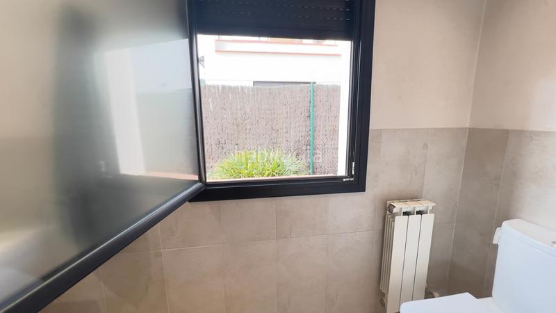 Foto ff14ddc4-f0c5-411a-85f3-54766e52f147. Chalet casa unifamiliar amb jardí de 500 m², molt ben conservada, a prop de girona en Sant Julià de Ramis