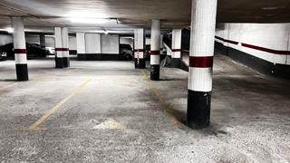 Parking coche en Sant Narcis. Plaa d'aparcament gran