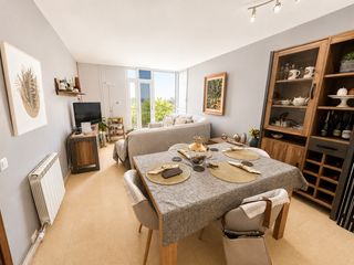 Piso  Carrer de francesc macià. Última planta amb molta llum, vistes obertes, aparcament i trast