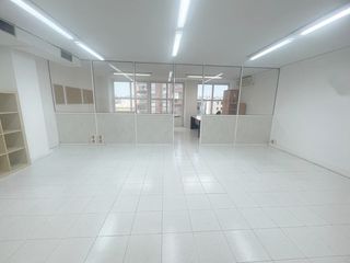Rent Office space  Avinguda sant esteve. Oficina muy luminosa